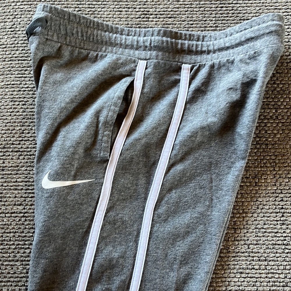 Med - Girls Nike Capri Jogger